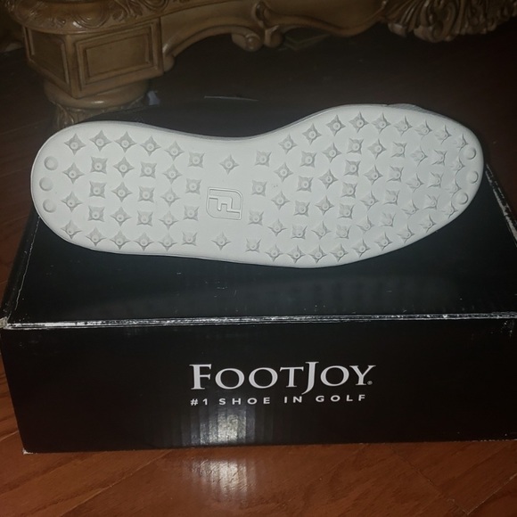 Footjoy Leather Contour Casual Lace Up Sneaker
Men's Size 10 NWB - Picture 4 of 7